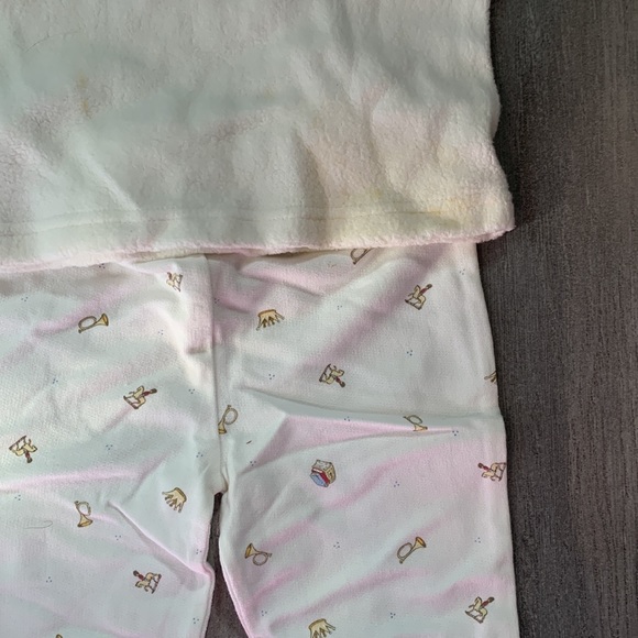 Classic Pooh two piece outfit 6 months - Picture 5 of 6